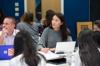Student in seminar
