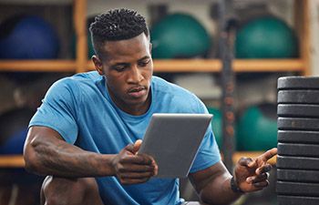 Weightlifter reads from a tablet